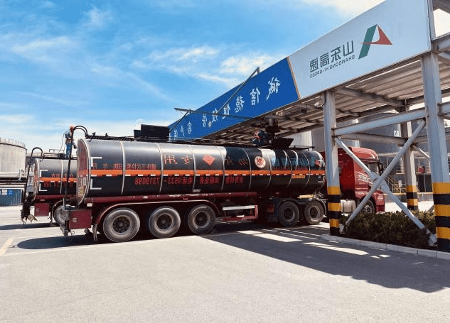 “双节”我在岗，沥青保供不停歇